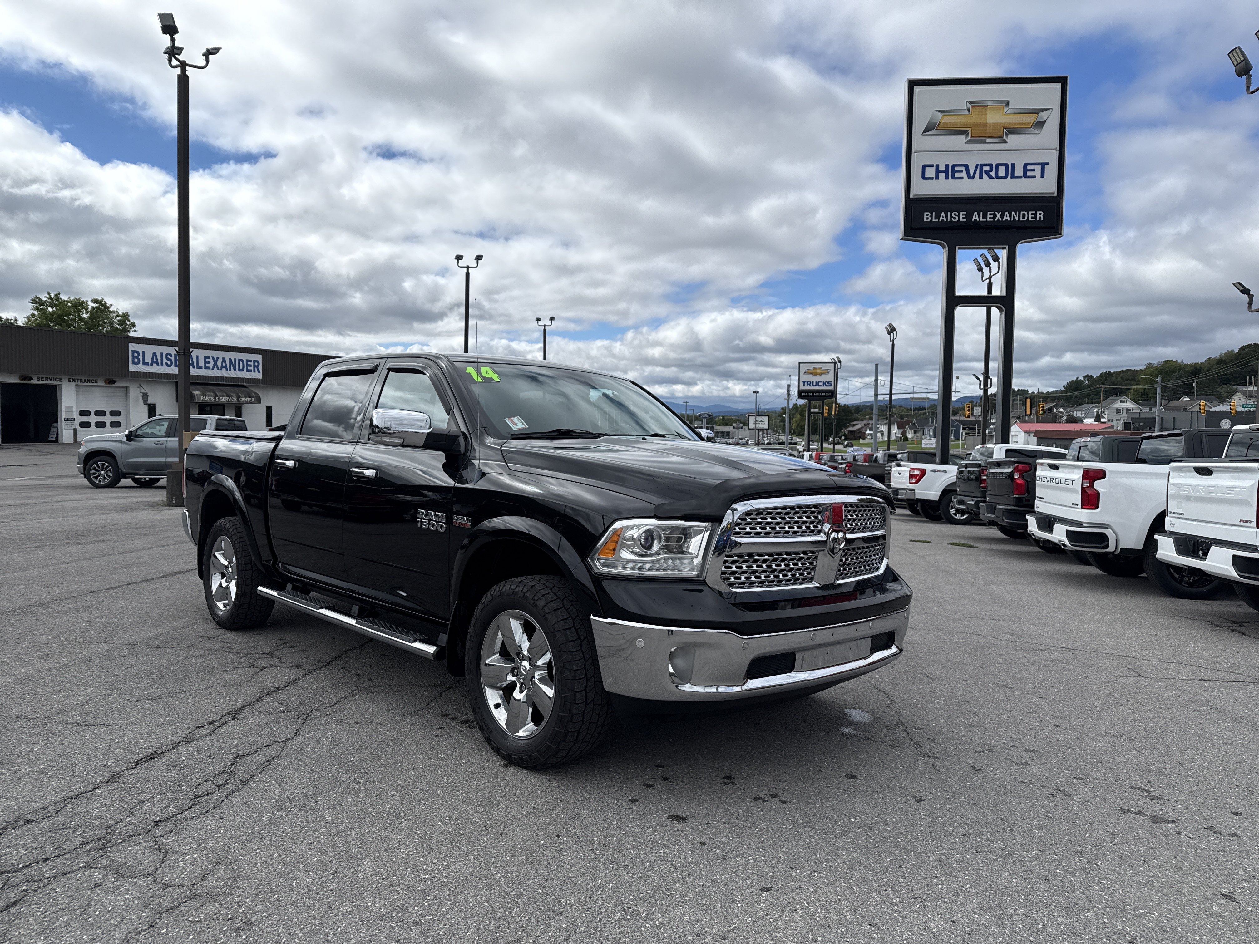 Used 2014 RAM 1500 Laramie AWD/4WD image 1