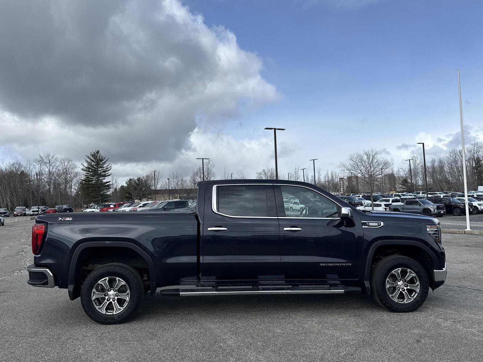 Used 2022 GMC Sierra 1500 SLT w/ SLT Convenience Package image 9