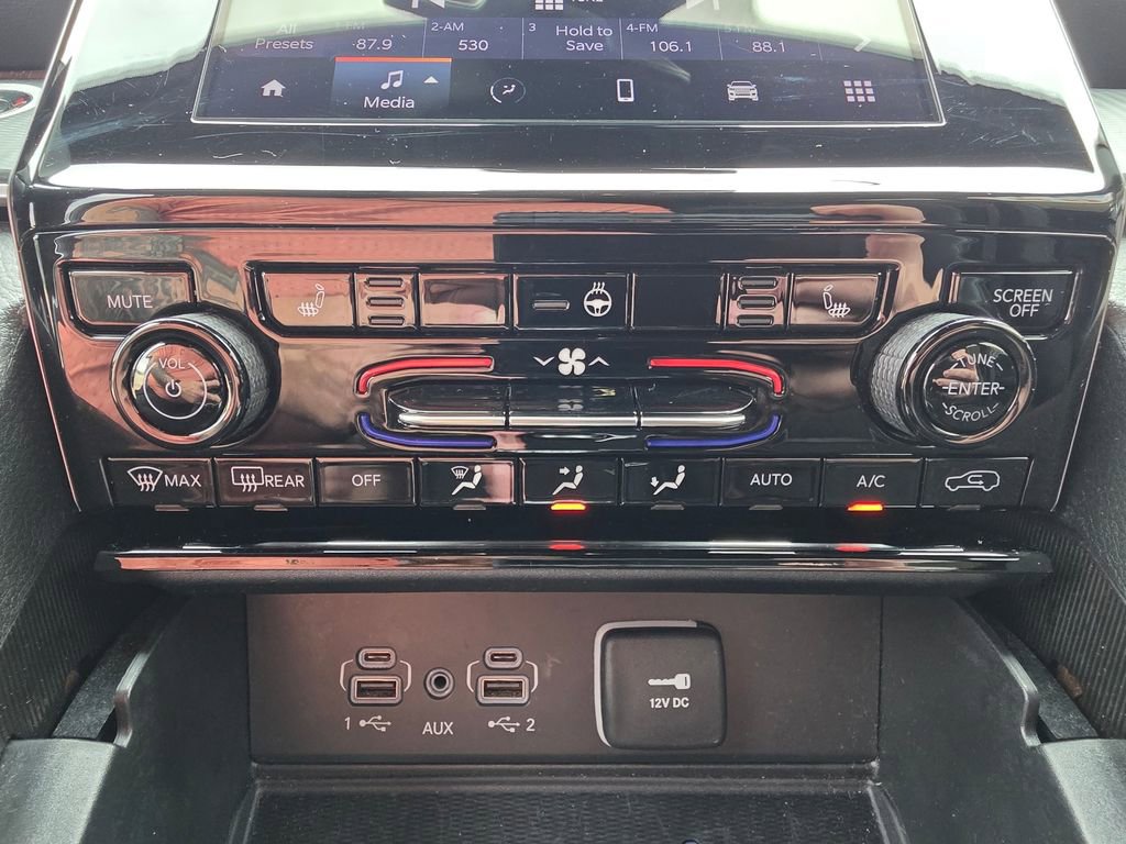 Used 2025 Jeep Grand Cherokee Altitude AWD/4WD image 17
