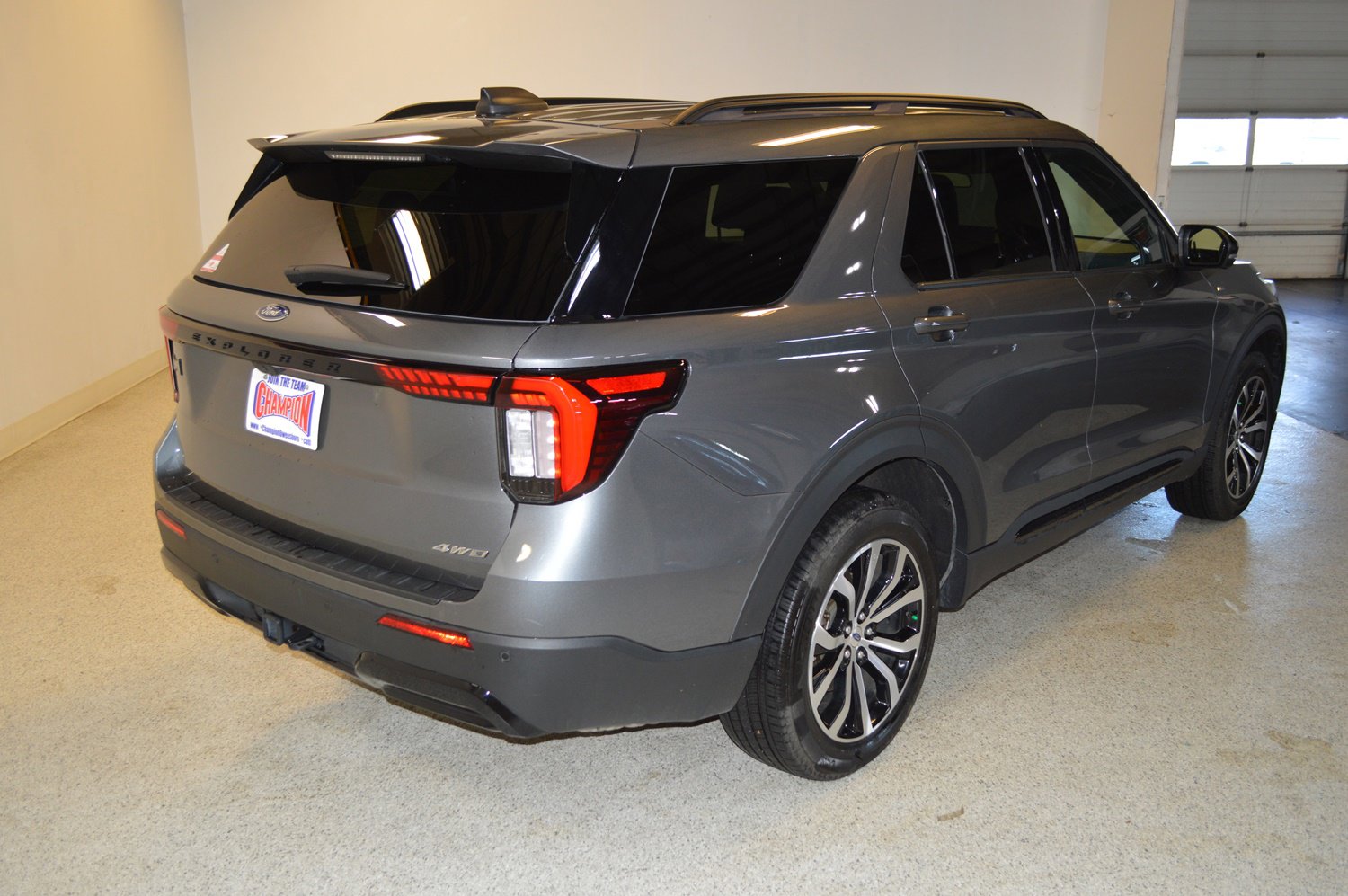 Certified 2025 Ford Explorer ST-Line image 3