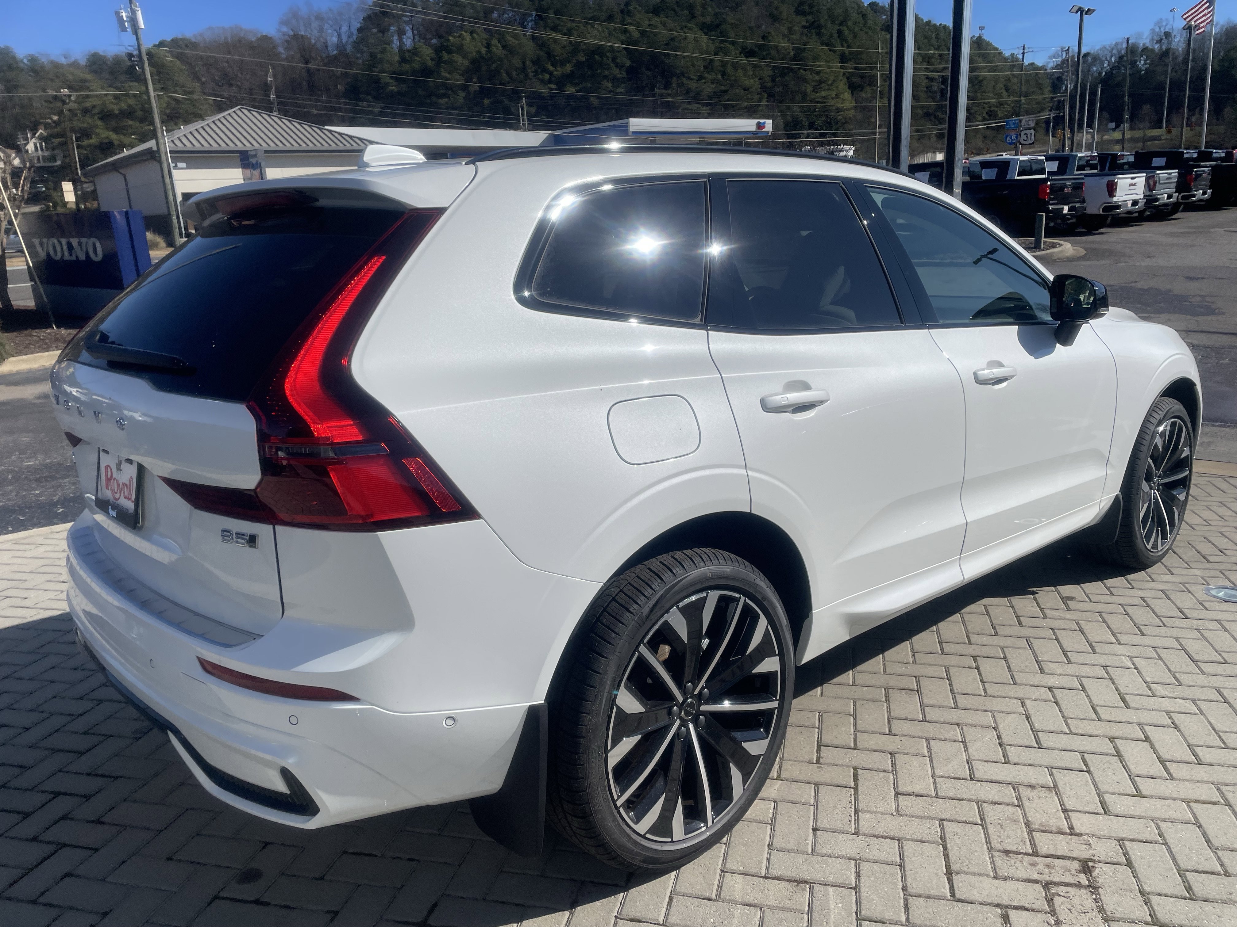 New 2026 Volvo XC60 B5 Ultra w/ Protection Package Premier image 4