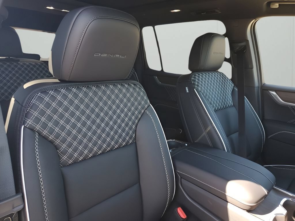 New 2026 GMC Acadia Denali w/ Super Cruise Package FWD image 16