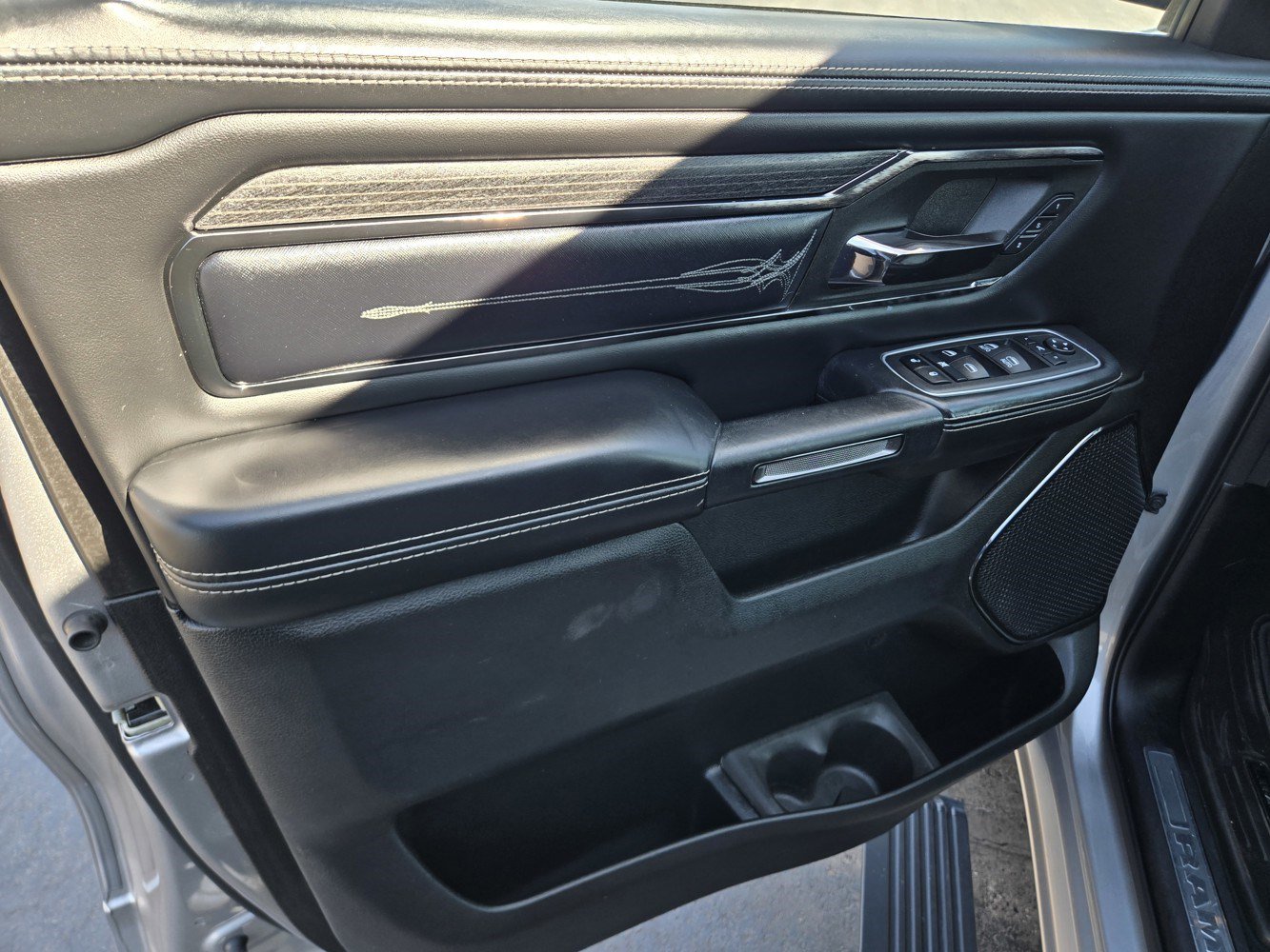 Used 2022 RAM 1500 Limited w/ Body-Colour Bumper Group AWD/4WD image 38
