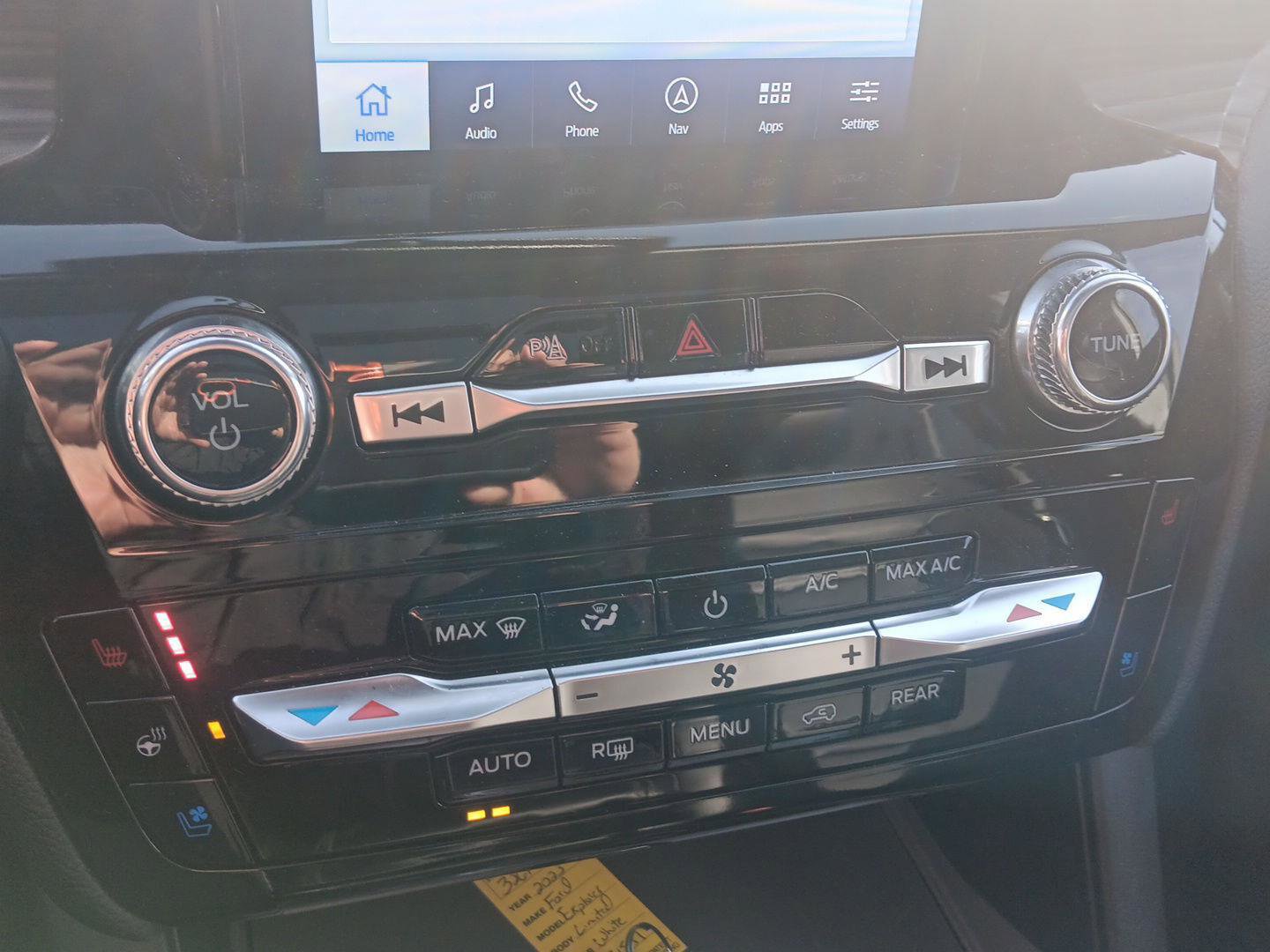 Used 2023 Ford Explorer Limited w/ Limited Technology Package image 15