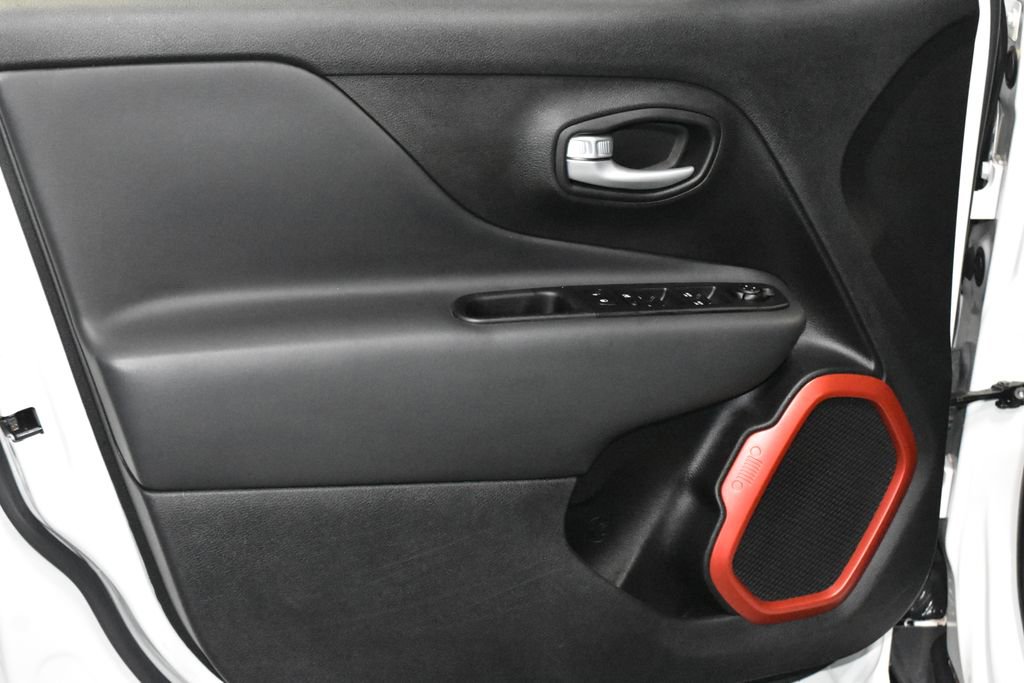 Used 2023 Jeep Renegade Trailhawk AWD/4WD image 4