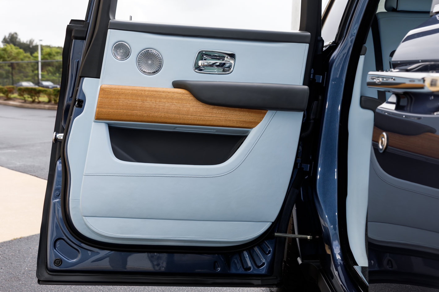 Certified 2019 Rolls-Royce Cullinan AWD/4WD image 31
