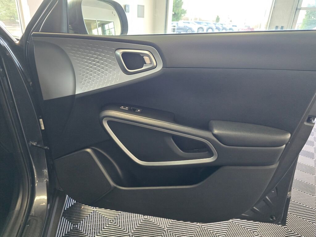 Used 2022 Kia Soul LX w/ Technology Package image 40