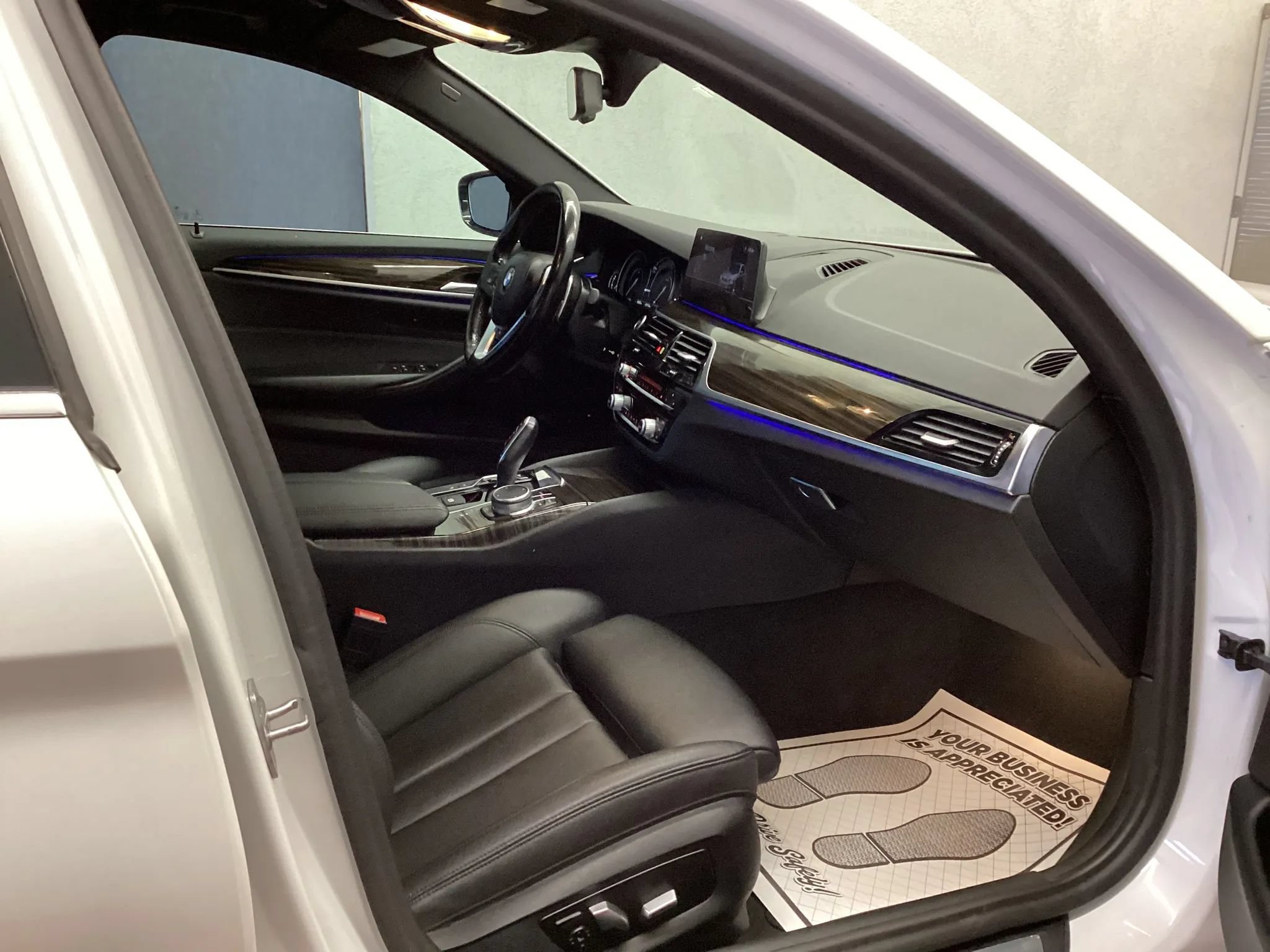 Used 2019 BMW 530e xDrive w/ Convenience Package AWD/4WD image 10