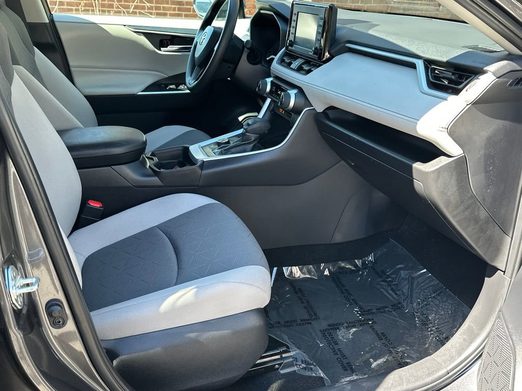 Used 2021 Toyota RAV4 XLE w/ Convenience Package image 13