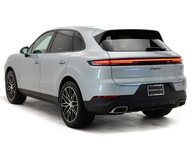 Certified 2025 Porsche Cayenne AWD/4WD image 3