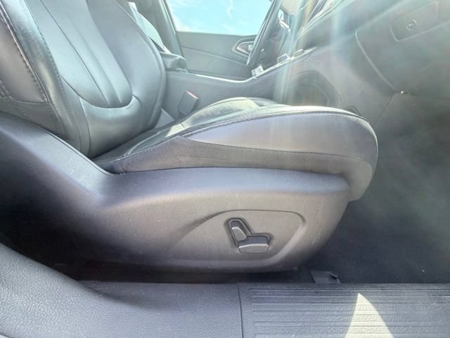 Used 2017 Chrysler 200 Limited Platinum w/ Comfort & Convenience Group FWD image 29