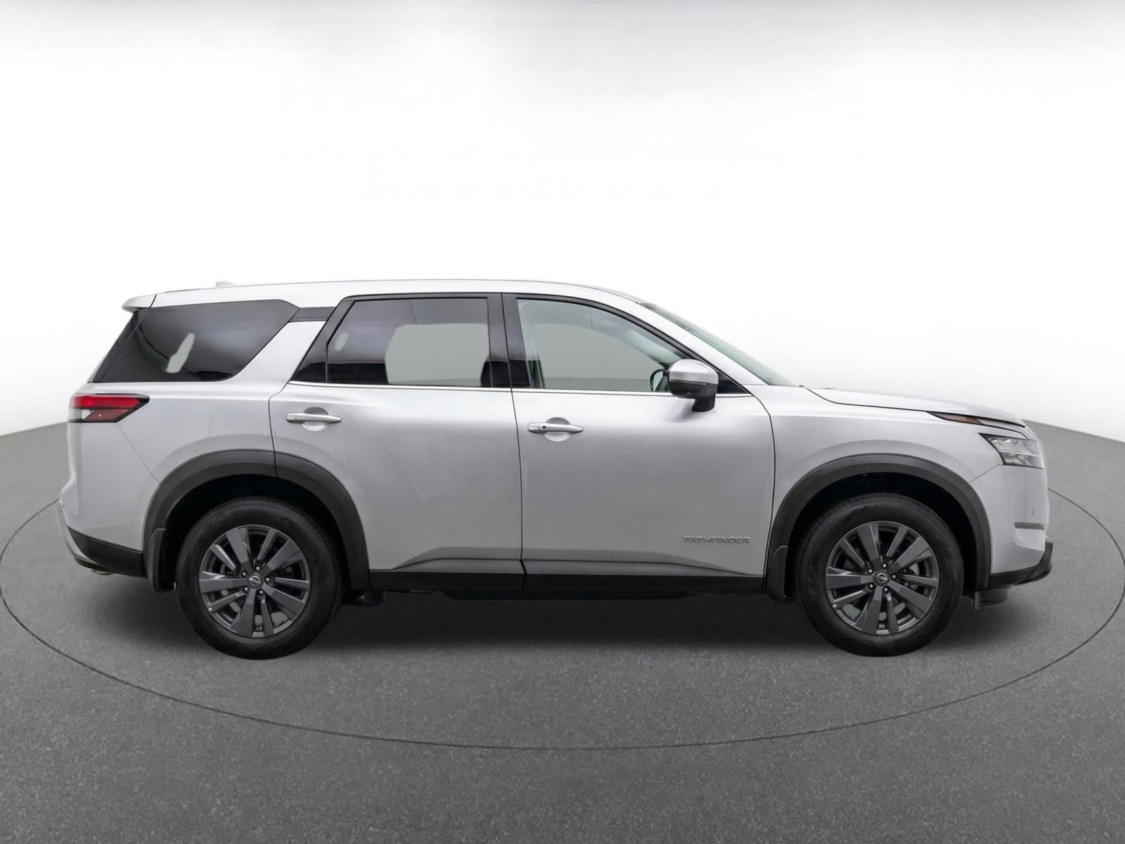 Used 2025 Nissan Pathfinder SV FWD image 10