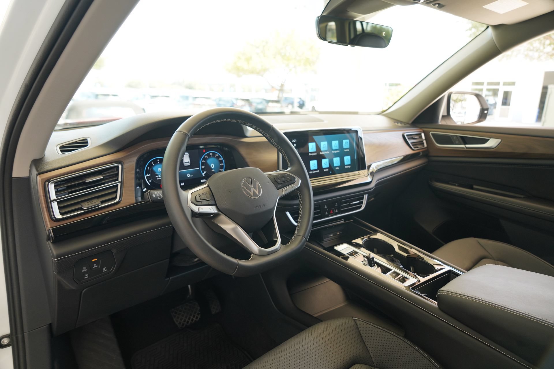 Certified 2026 Volkswagen Atlas SE FWD image 8