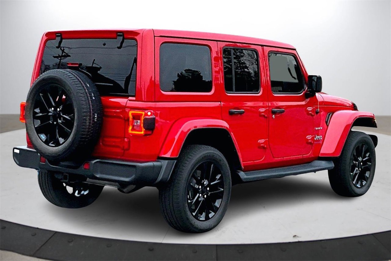 Used 2023 Jeep Wrangler Unlimited Sahara w/ Cold Weather Group image 9