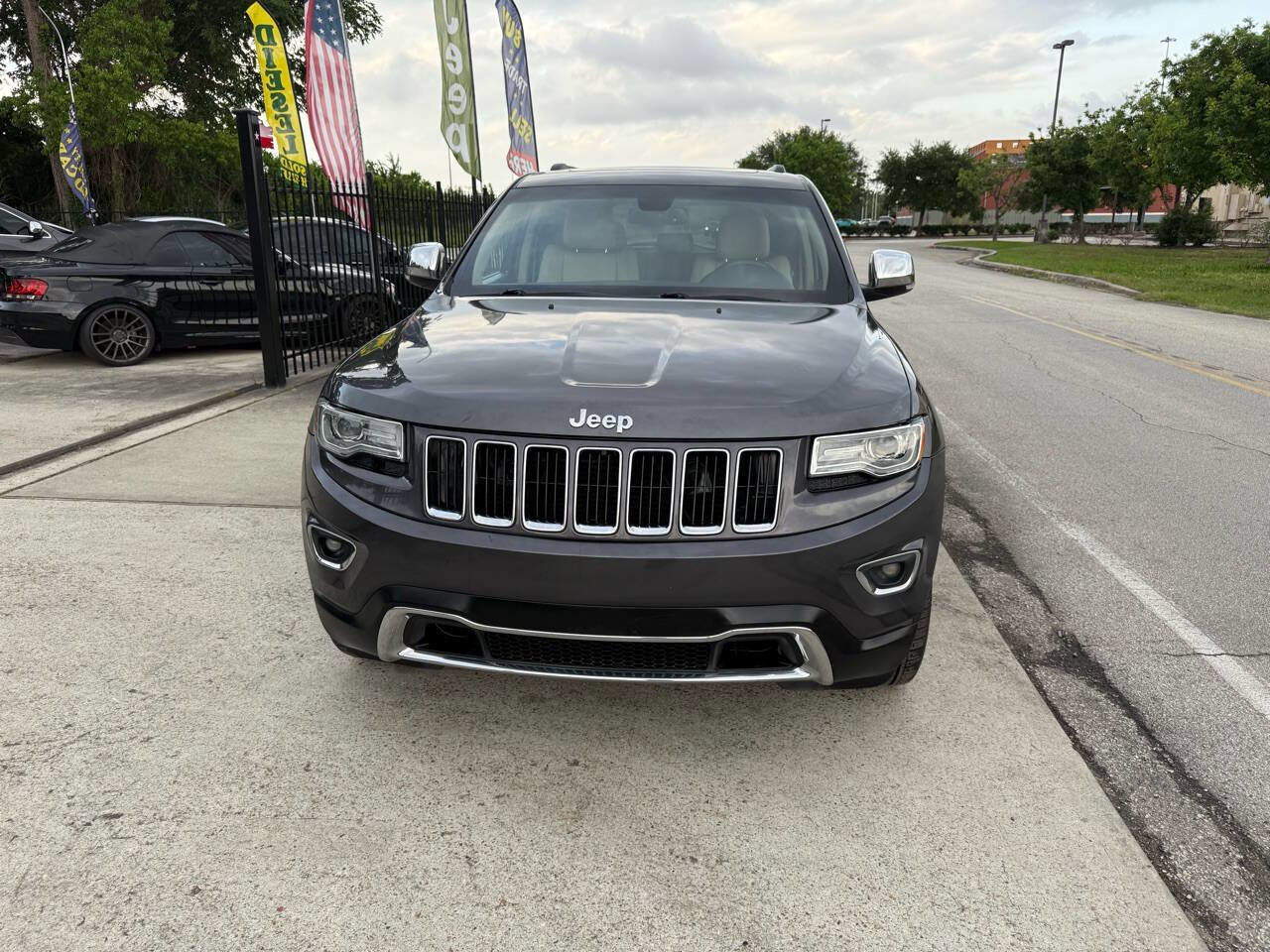 Used 2014 Jeep Grand Cherokee Limited w/ Luxury Group II RWD image 4