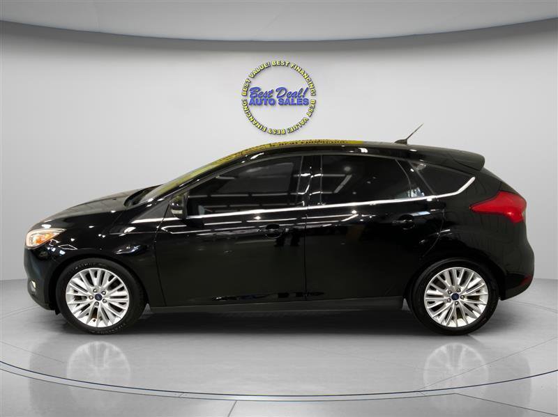 Used 2017 Ford Focus Titanium w/ Titanium Technology Package image 3