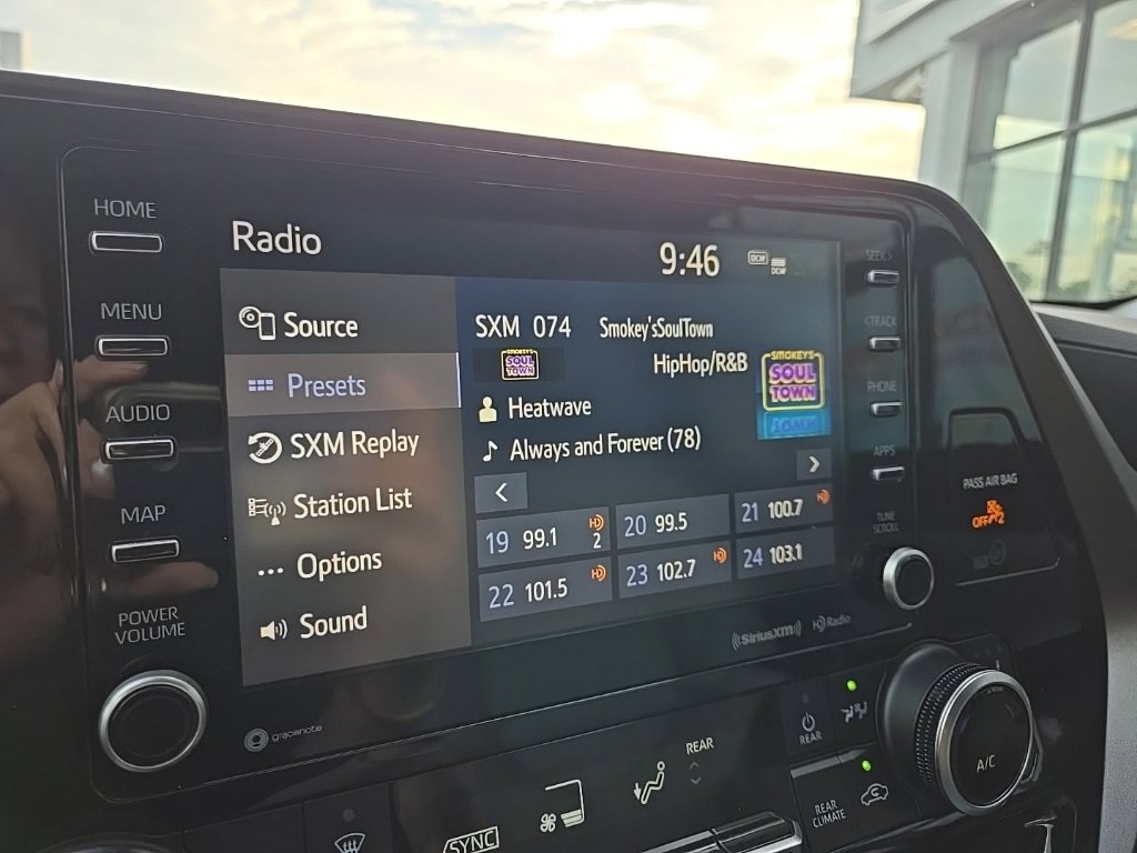 Used 2021 Toyota Highlander XLE image 52