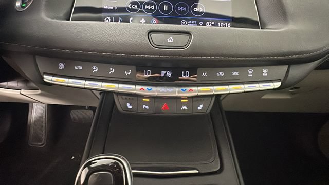 Used 2022 Cadillac XT4 Luxury w/ Driver Awareness Package AWD/4WD image 22