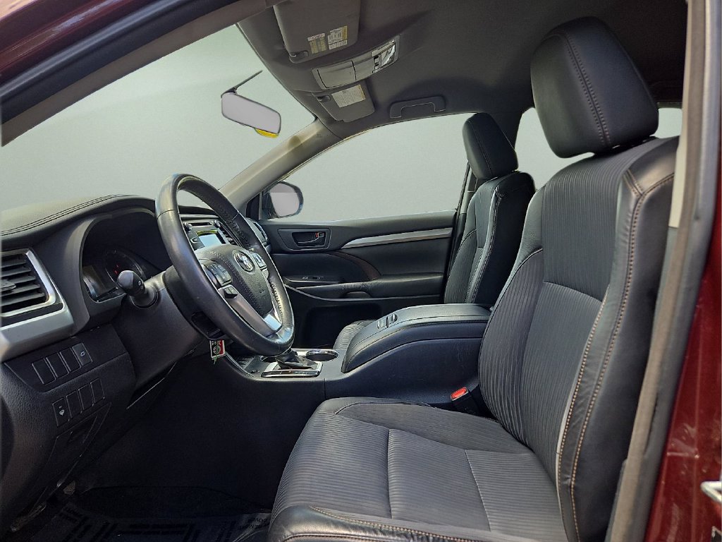 Used 2015 Toyota Highlander Plus AWD/4WD image 14