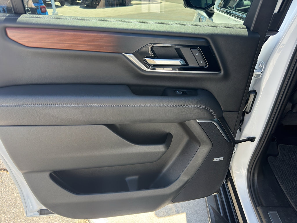 Used 2025 GMC Yukon XL Denali AWD/4WD image 18