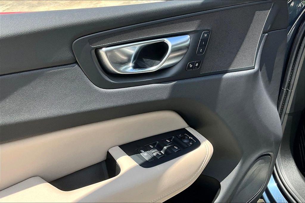 New 2026 Volvo XC60 B5 Plus w/ Protection Package Premier AWD/4WD image 23