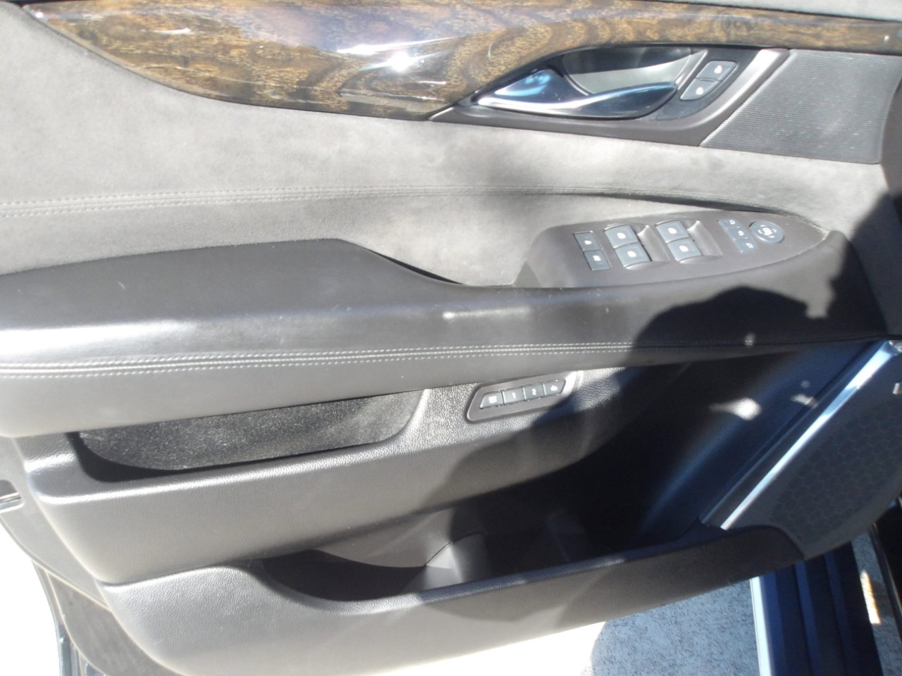 Used 2016 Cadillac Escalade ESV Platinum image 19