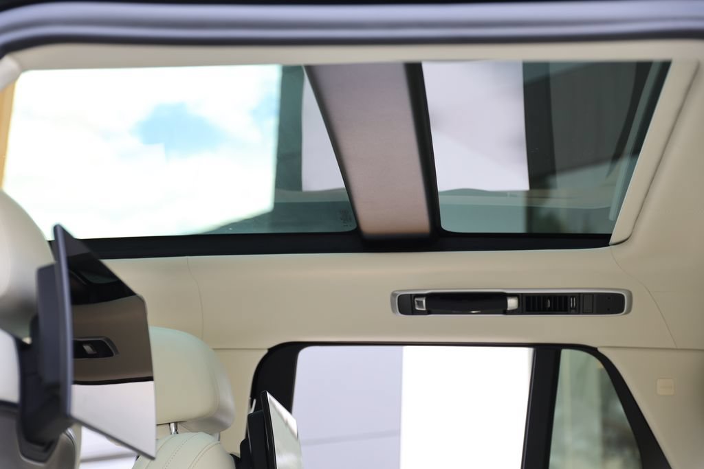 Used 2024 Land Rover Range Rover SV AWD/4WD image 21