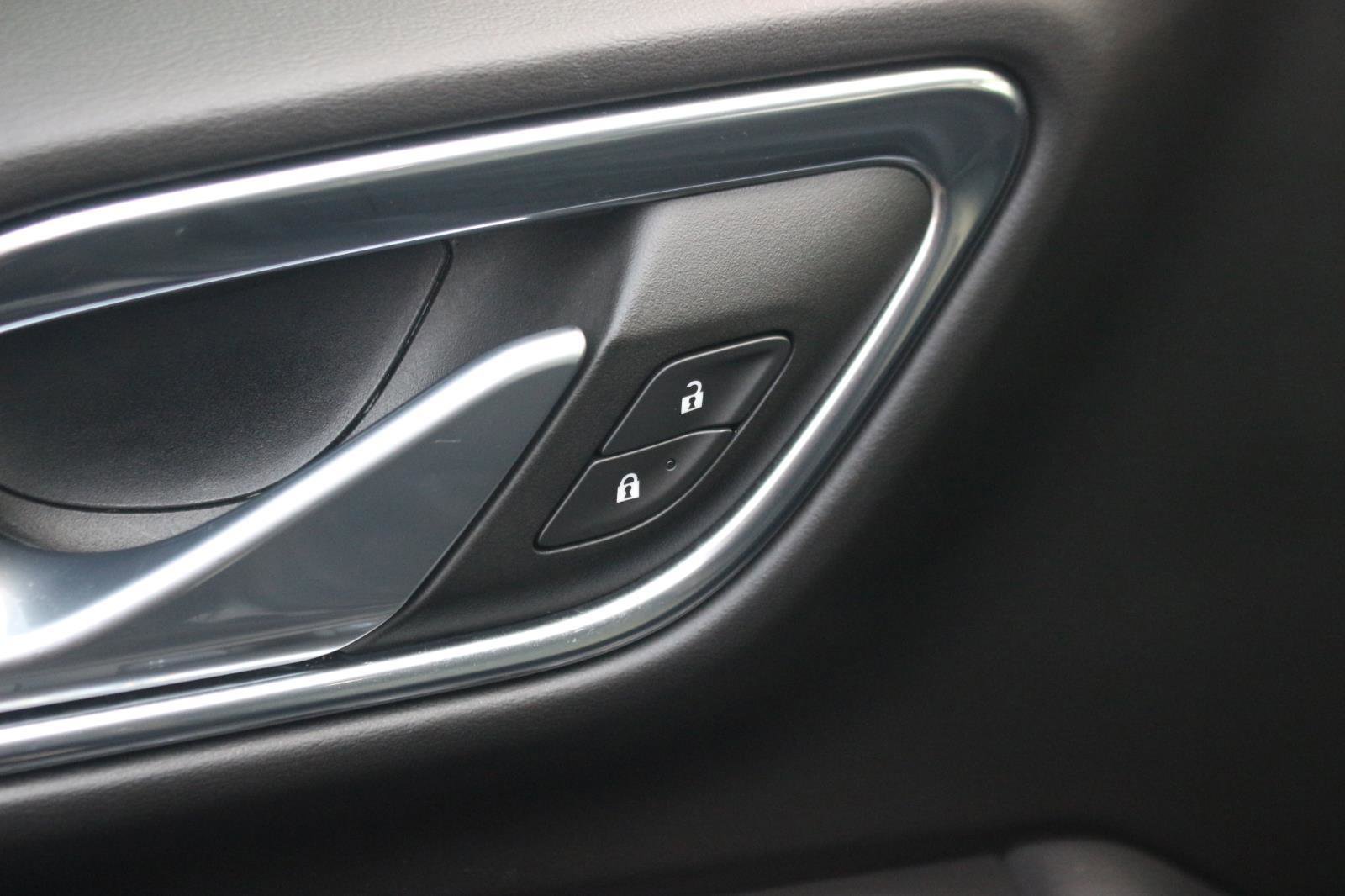 Used 2023 Chevrolet Suburban LT image 14