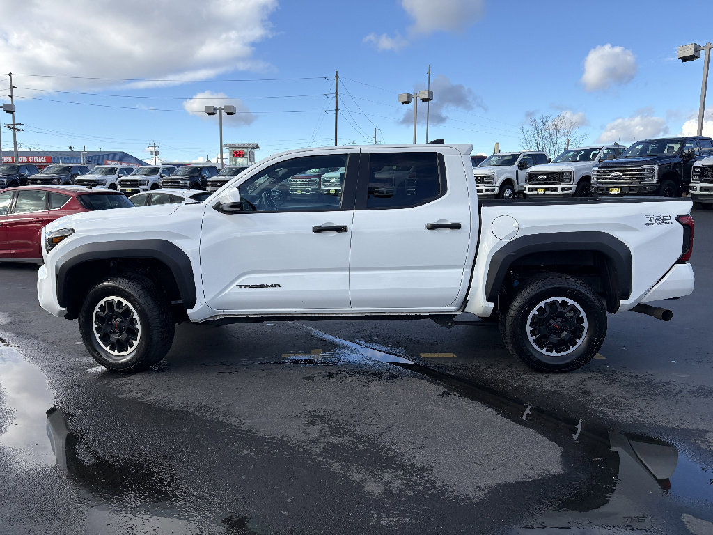 Used 2024 Toyota Tacoma TRD Off-Road AWD/4WD image 11