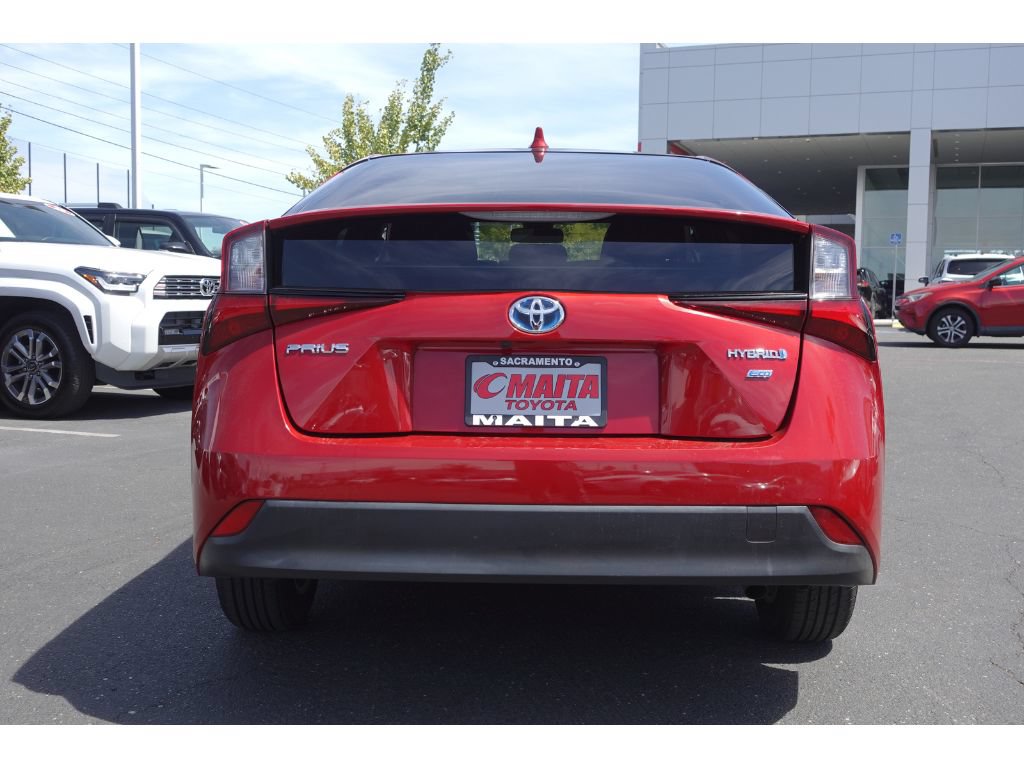 Certified 2021 Toyota Prius L Eco FWD image 5