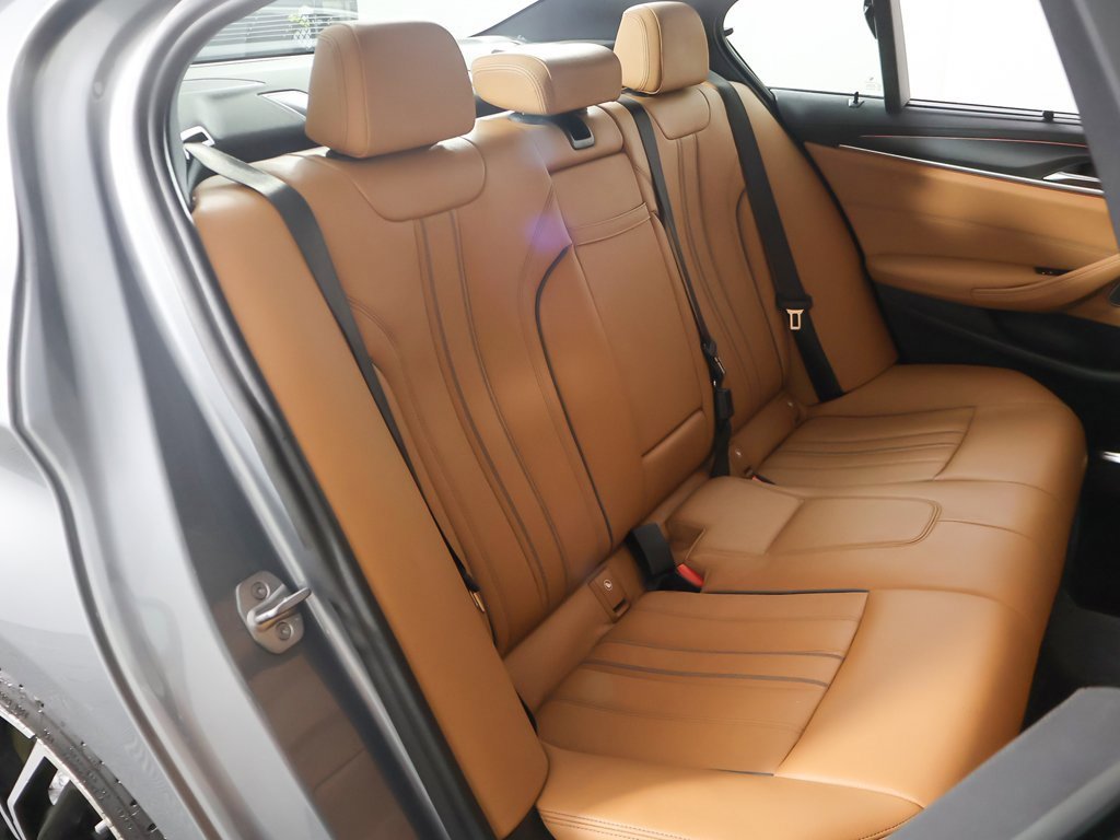 Used 2023 BMW M550i xDrive w/ Shadowloine Package image 33