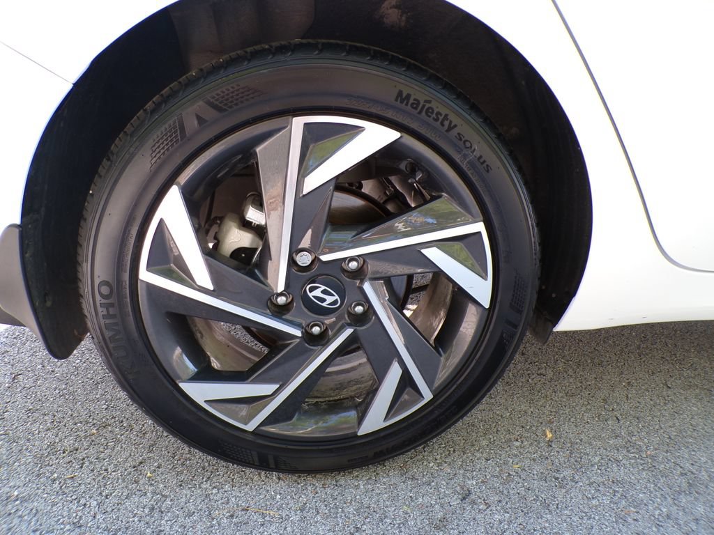 Certified 2025 Hyundai Elantra Sport FWD image 19