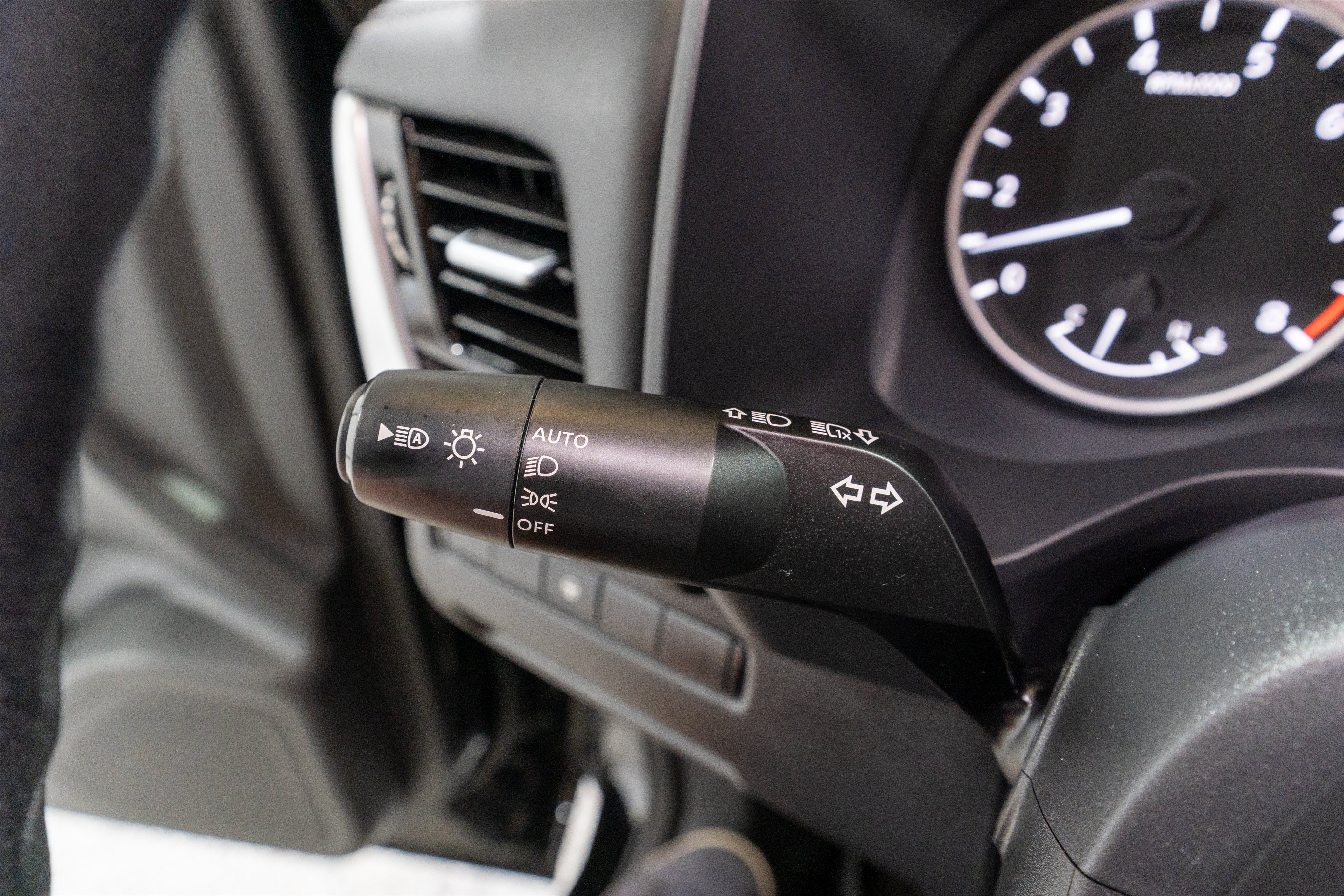 Used 2022 Nissan Rogue SV FWD image 27