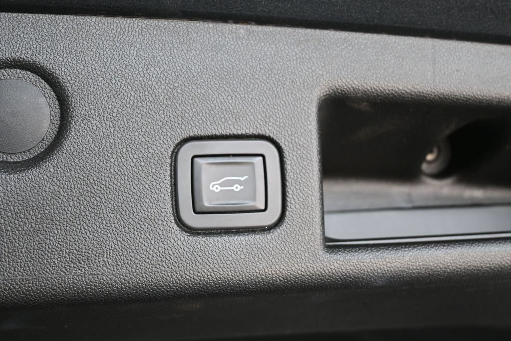 Used 2019 Chevrolet Equinox LT FWD image 18