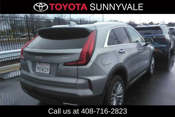 Used 2024 Cadillac XT4 Premium Luxury image 2