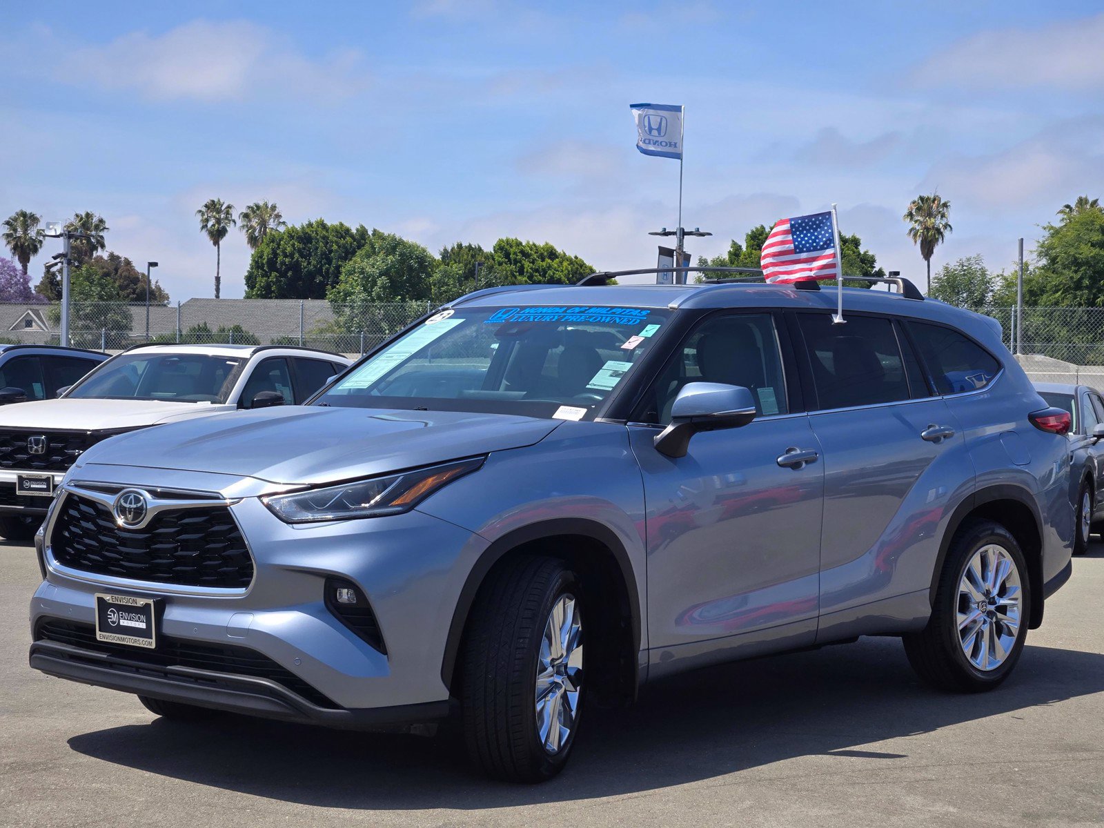 Used 2023 Toyota Highlander Limited FWD image 3