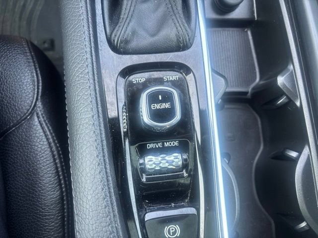 Used 2017 Volvo XC90 T6 Momentum w/ Vision Package AWD/4WD image 16