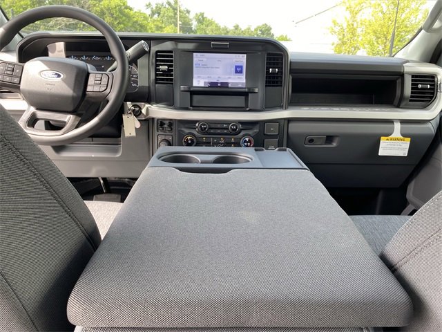 New 2025 Ford F250 XL w/ XL Chrome Package image 30
