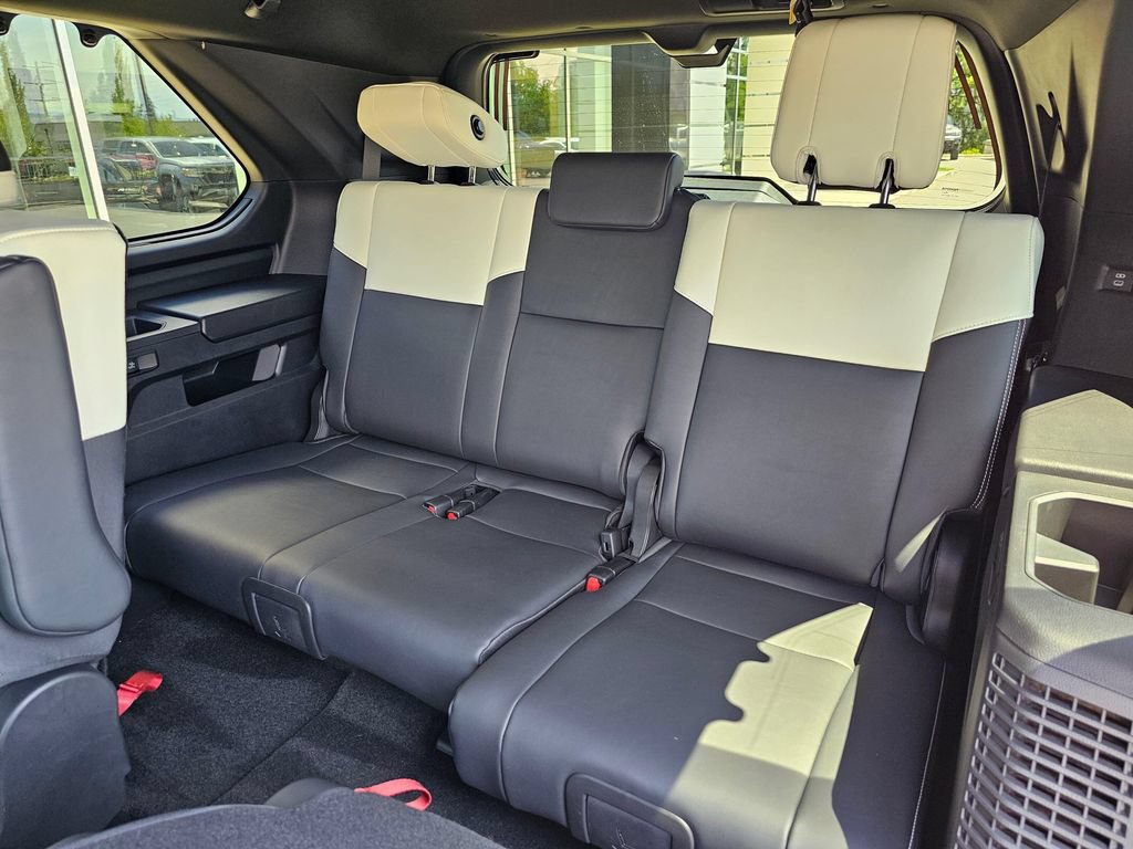 Used 2025 Toyota Sequoia Capstone AWD/4WD image 18