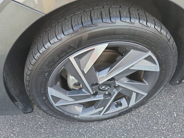 Used 2025 Hyundai Elantra Sport FWD image 13