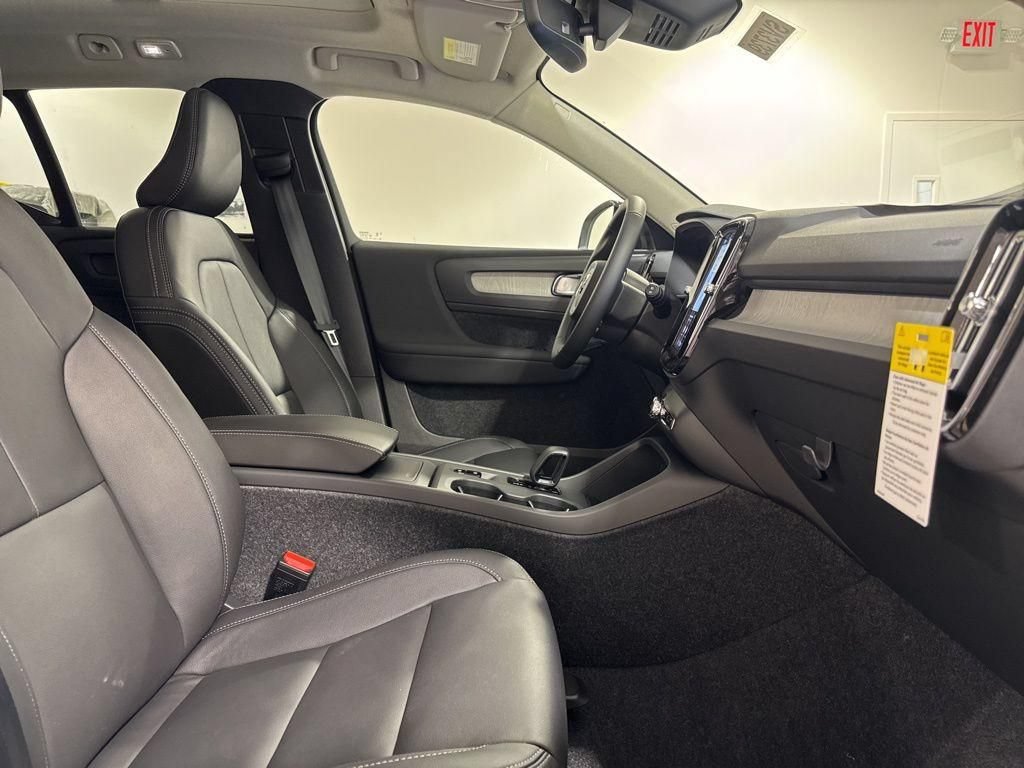 New 2026 Volvo XC40 B5 Plus w/ Climate Package AWD/4WD image 28