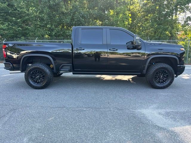 Used 2025 Chevrolet Silverado 2500 ZR2 w/ Technology Package AWD/4WD image 4