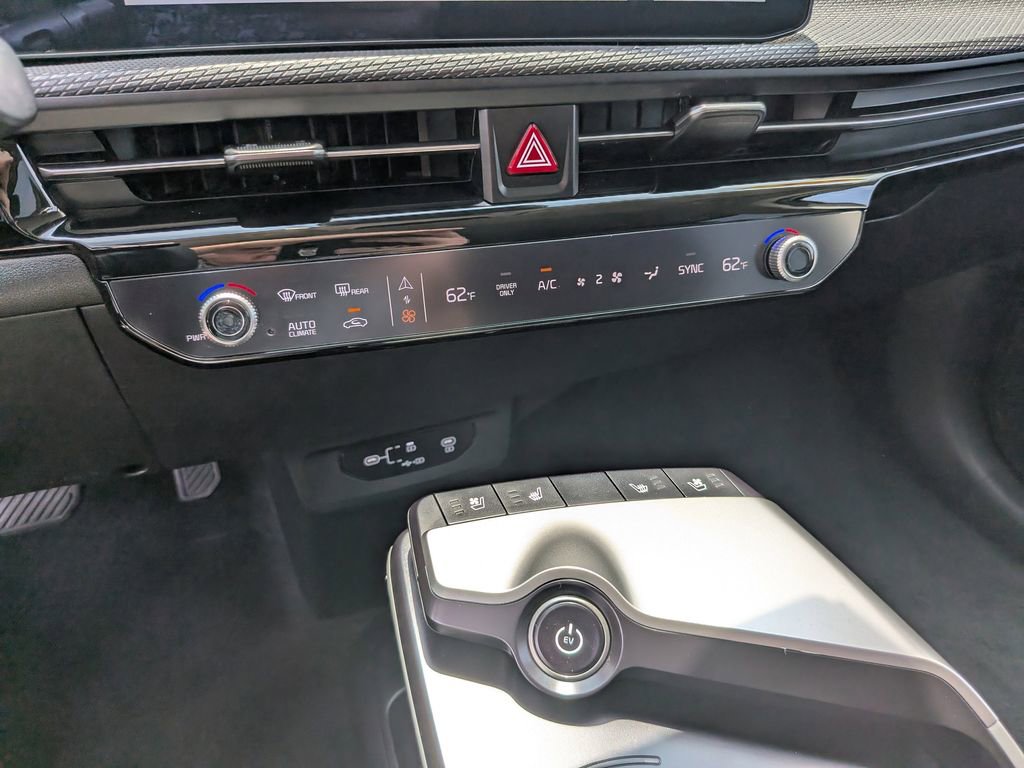 Certified 2025 Kia EV6 Wind RWD image 27