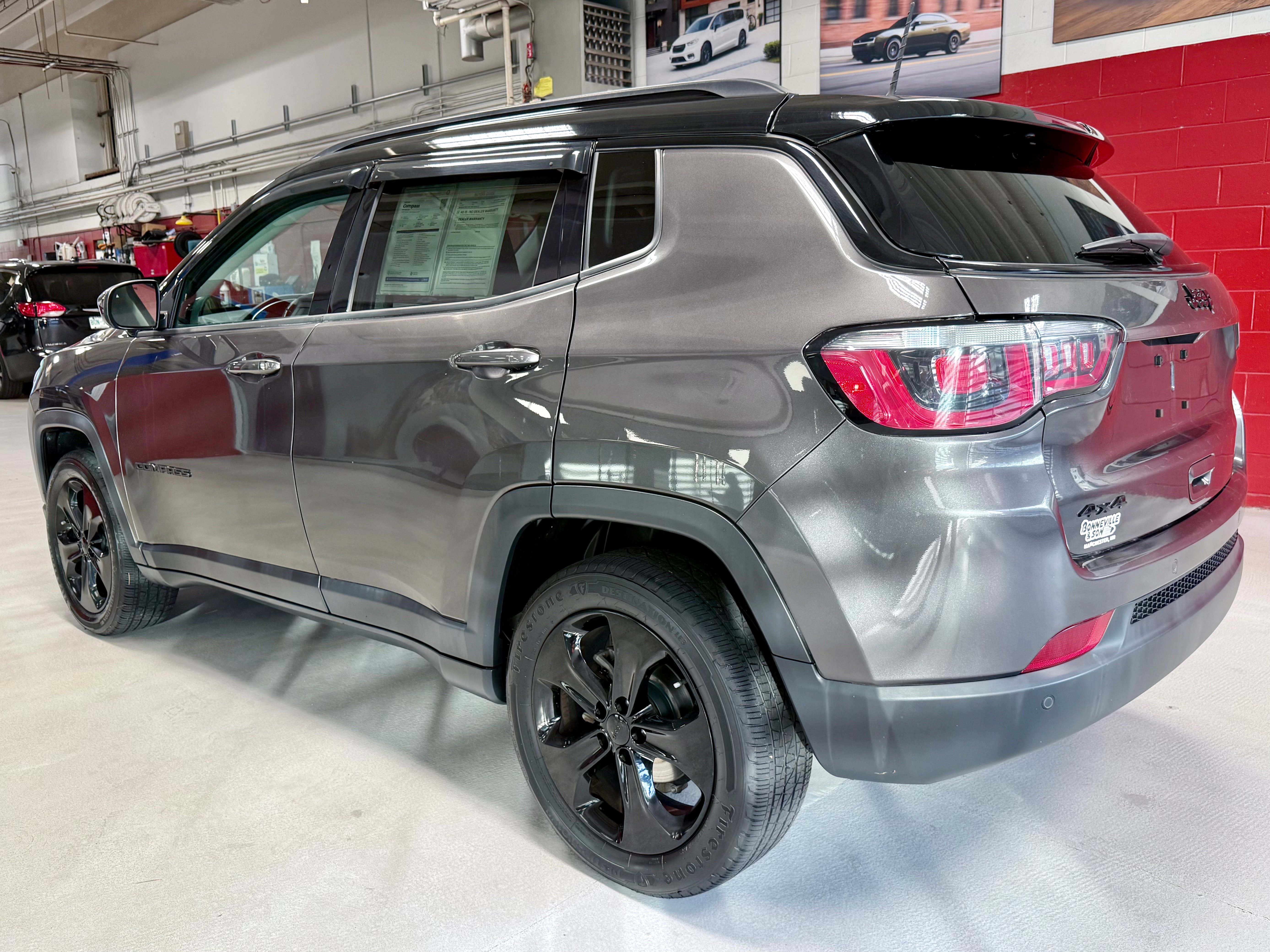Used 2018 Jeep Compass Latitude w/ Popular Equipment Group AWD/4WD image 4