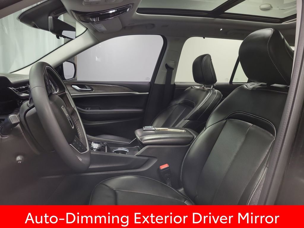 Used 2023 Jeep Grand Cherokee 4WD 4xe w/ Luxury Tech Group II image 12