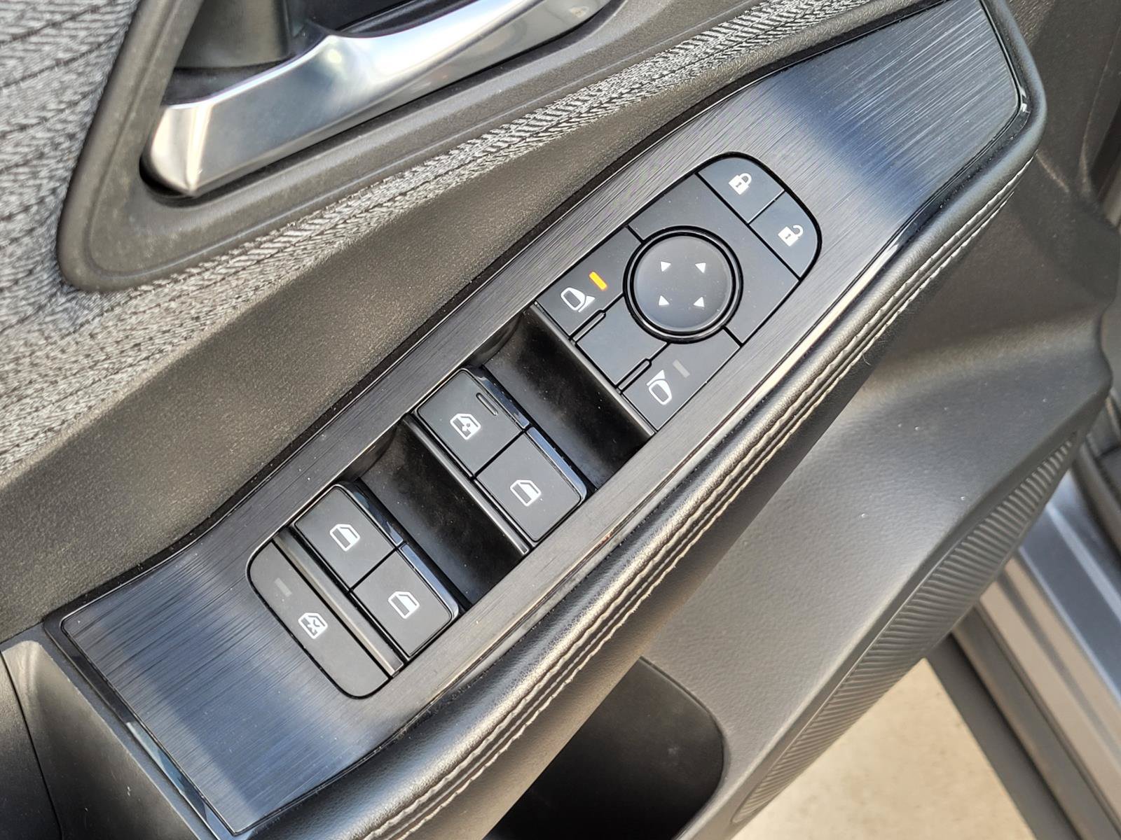 Used 2023 Nissan Rogue SV AWD/4WD image 25