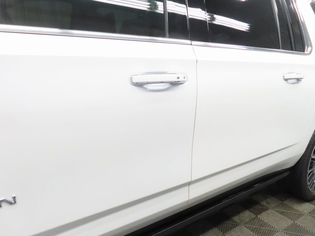 Used 2025 Chevrolet Suburban High Country AWD/4WD image 40