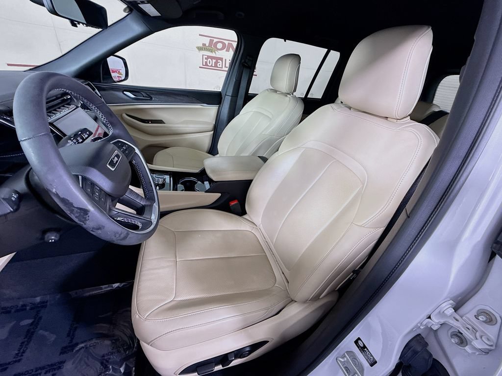 Used 2023 Jeep Grand Cherokee Limited w/ Luxury Tech Group II AWD/4WD image 26
