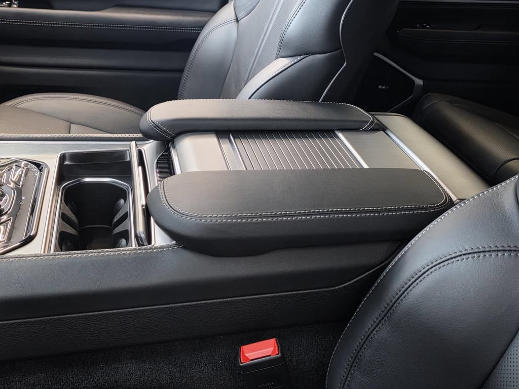 New 2025 Jeep Wagoneer L Series III w/ Premium Group I AWD/4WD image 9
