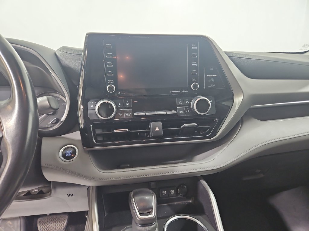 Used 2020 Toyota Highlander XLE AWD/4WD image 19